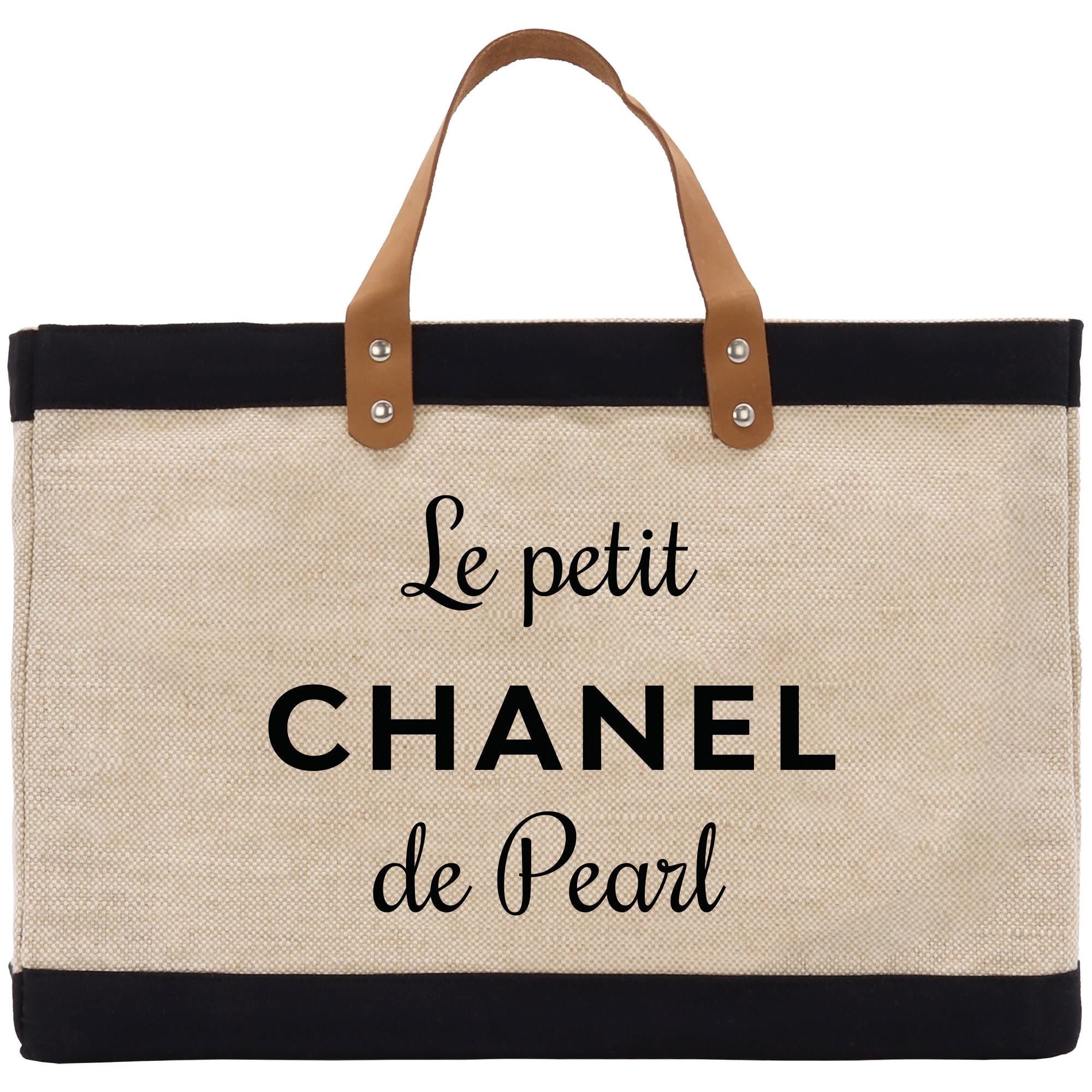 a bag with the words le petit chanel de pearl on it