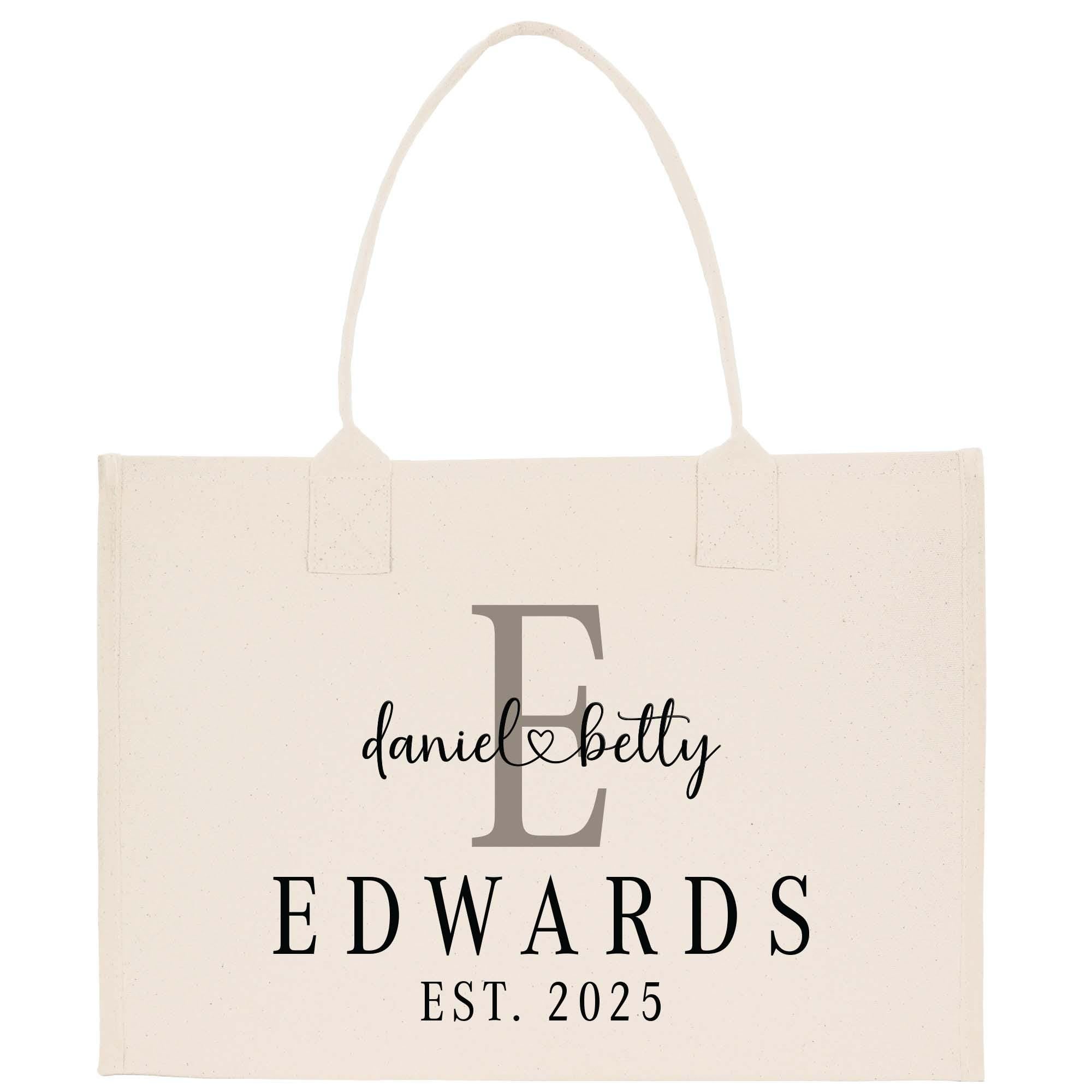 a white bag with the letter e on it