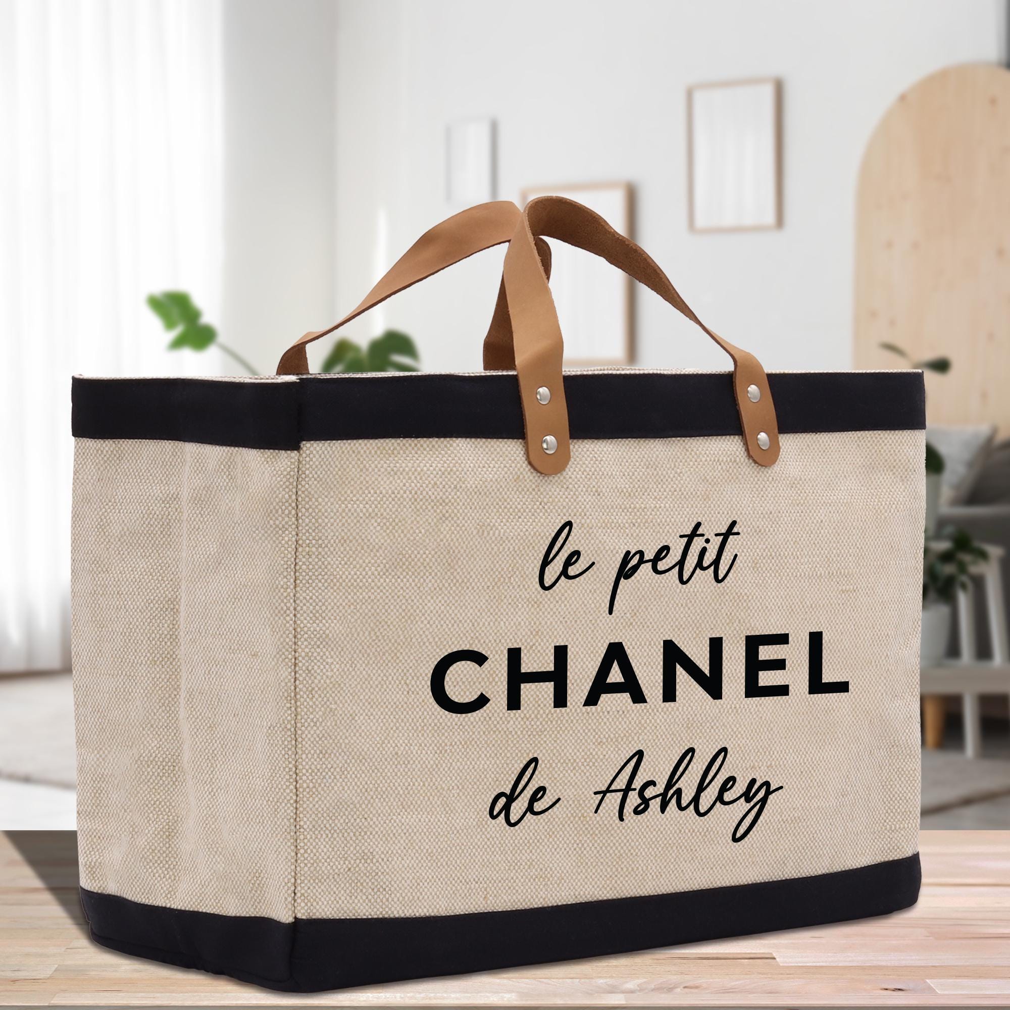 a canvas bag with the words le petit chanel de abiley on it