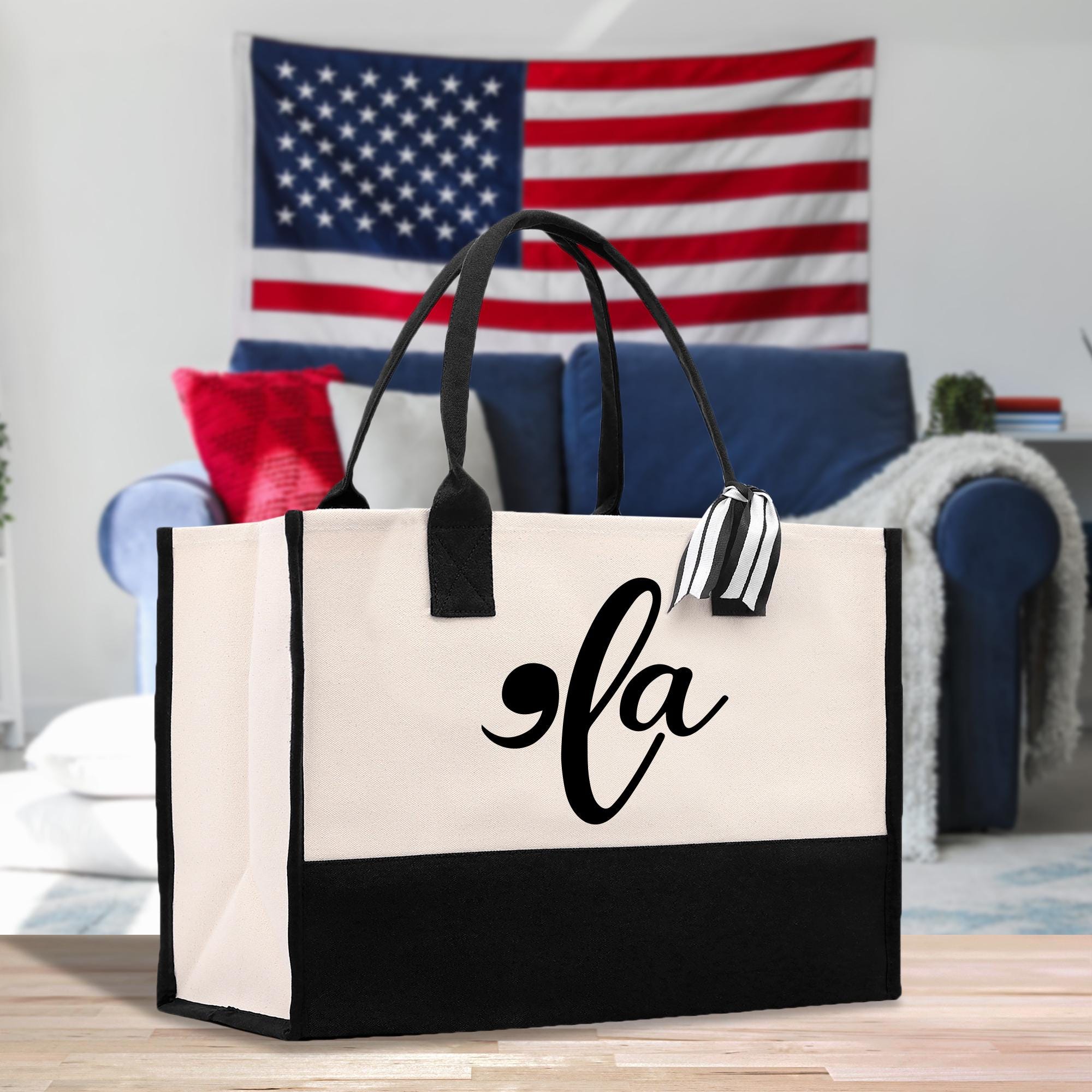 a black and white bag with the letter la on it