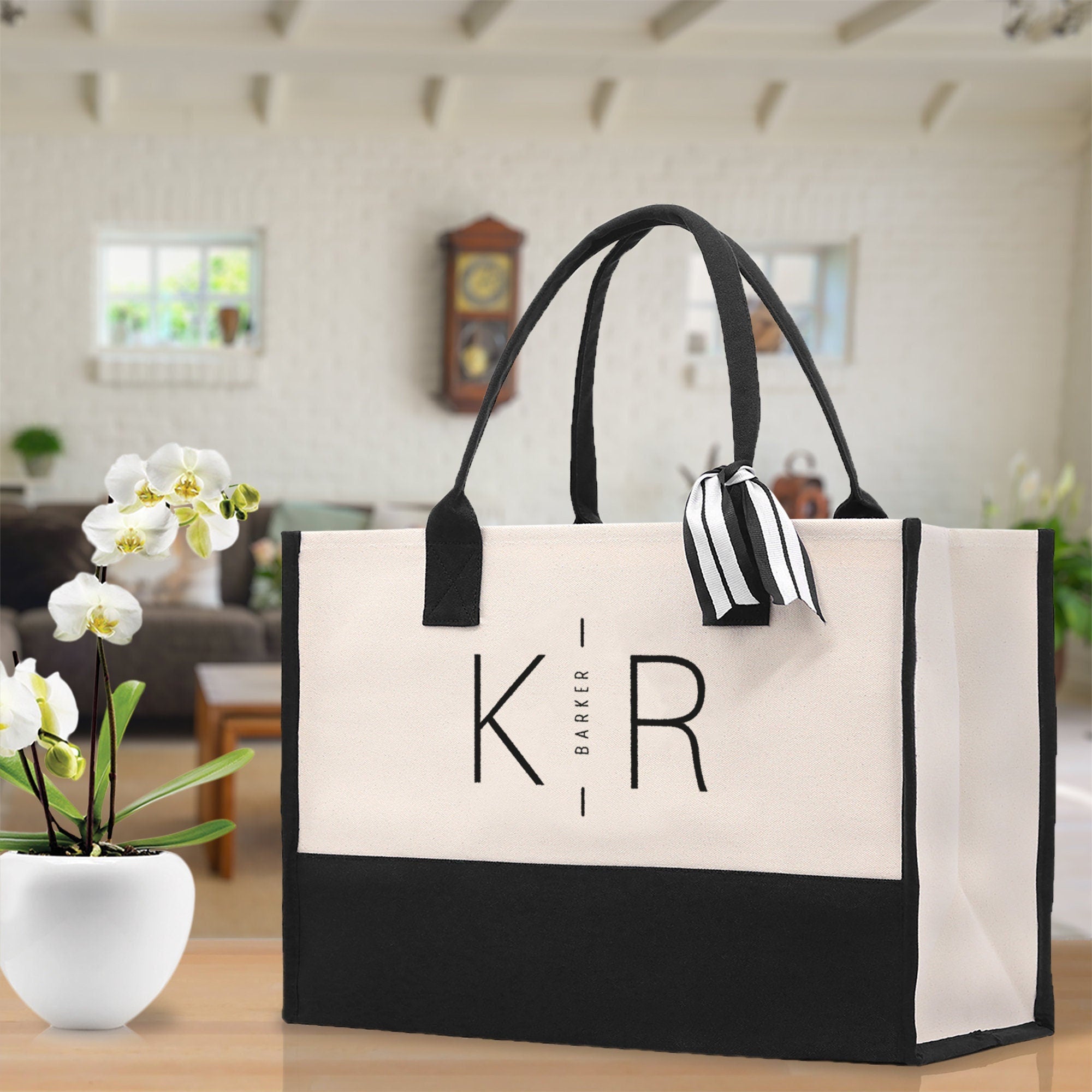 Initials and Last Name Customized Embroidered Tote Bag 100% Cotton Canvas Chic Personalized Tote Bag for Bridesmaid Anniversary Wedding Day